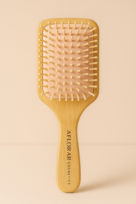 Escova de Cabelo em Madeira com Detalhe Rosa – Aflorar